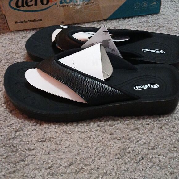 Aerothotic black sandals  Sz 7 NWT and comes with box - Picture 3 of 9